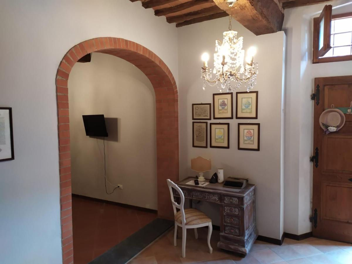 Вилла Borgo Antico Лари Экстерьер фото